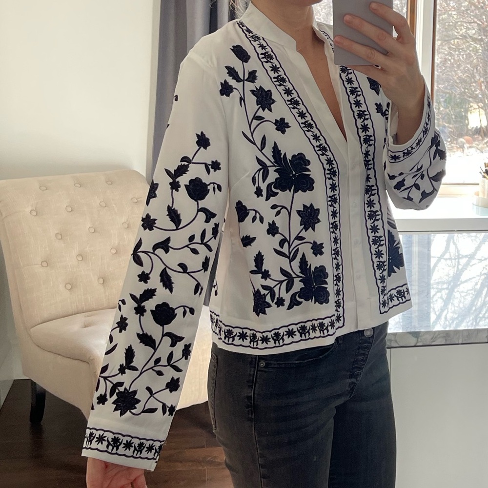 Woman Long Sleeve Button Down Blouse. White with black design. Size L